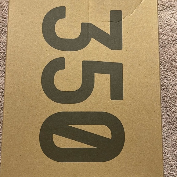 YEEZY BOOST 350 V2 - Picture 2 of 16